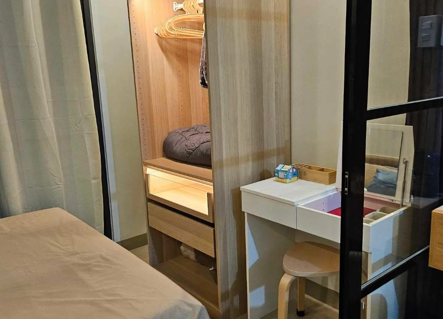 Adventura Staycation Manila 0*,  Philippines